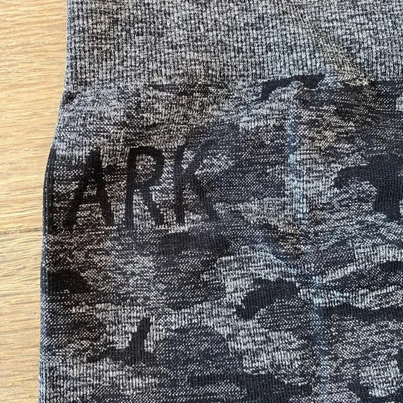 +FREE Legging! Gymshark Camo Seamless Scrunch High Waist in XS - Picture 7 of 14